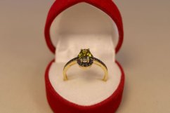 Zlatý prsteň s brúseným olivovo-zeleným zirkónom, žlté zlato, veľkosť 56, 1,93 g, 14k 585/1000