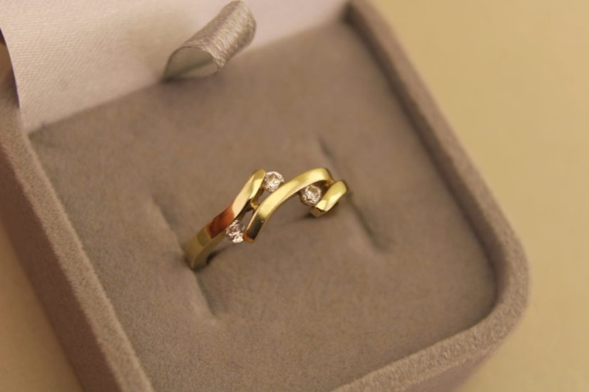Zlatý prsteň - Vlny - Číre zirkóny - Žlté zlato - 14k
