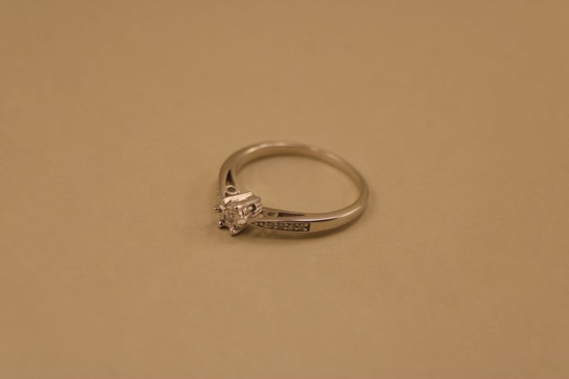 Prsteň- Brilianty- 0,10ct- SI- H-1- biele zlato- 14 karátov