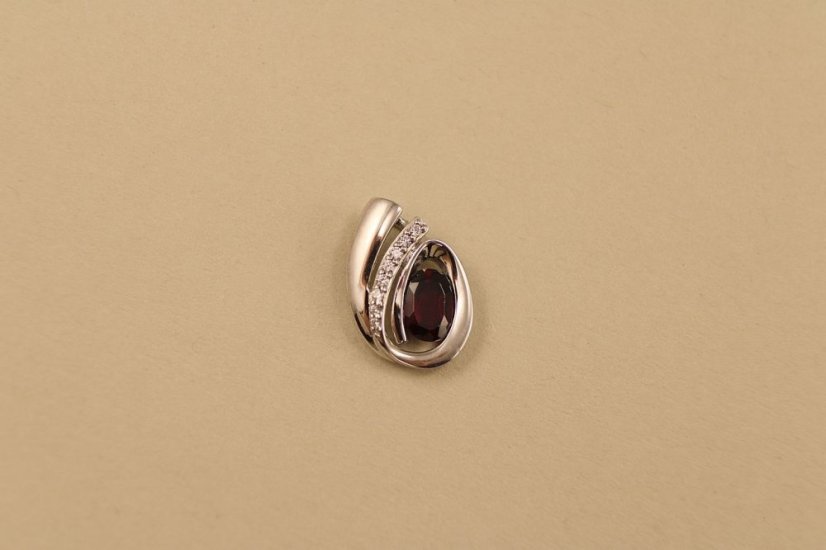 Prívesok -červený granát- číre zirkóny-rhodium-striebro