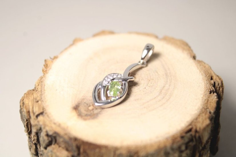 Prívesok-zelený Olivín- číre zirkóny- rhodium-striebro
