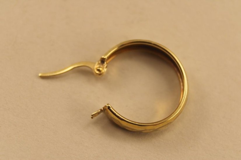 Náušnice gravírované kruhy-žlté zlato-14 karátov - Farba zlata: Žltá, Váha (g): 2,43, Rýdzosť: 14 karátov 585/1000, Dámske/Pánske: Dámske