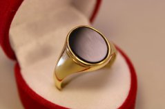 Zlatý prsteň žlté zlato, čierny ONYX, veľkosť 62, 5,44 g, 14 karátov, 585/1000