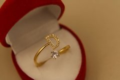 Prsteň- písmeno D- číre zirkóny- pozlátená oceľ- 316/L