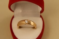 Prsteň- číre kamienky zirkóna- rúžové zlato- 14 karátov