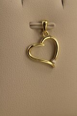 Prívesok-vyrezávané srdce-číry zirkón-pozlátené striebro