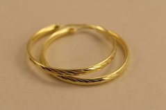 Náušnice-kruhy-gravírované-pozlátené striebro