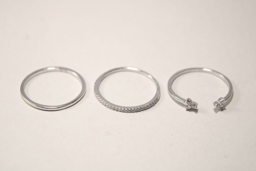 Strieborný trojitý prsteň so zirkónmi, rhodium, veľkosť 57, 2,77 g, 925/1000