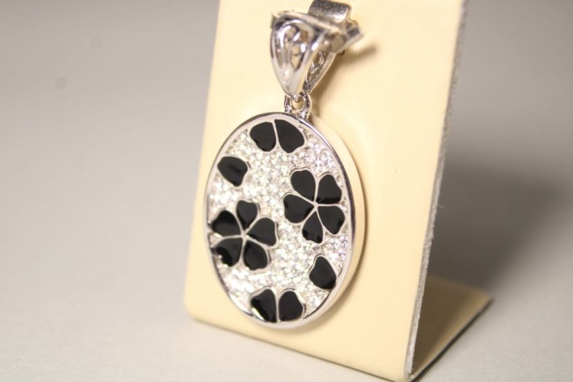 Strieborný prívesok ovál s kvetmi , čierny smalt a číre zirkóny, rhodium, 4,57 g, 925/1000