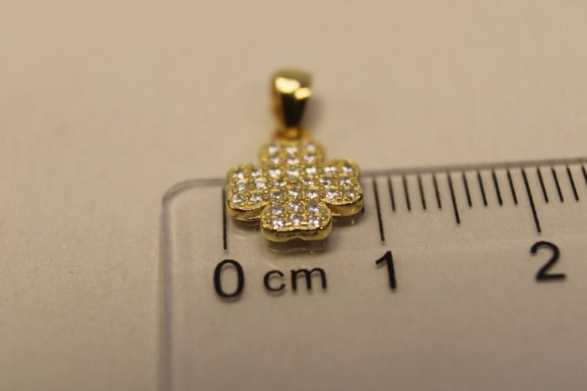 Pozlátený strieborný prívesok štvorlístok, číre zirkóniky, 0,61 g, 925/1000