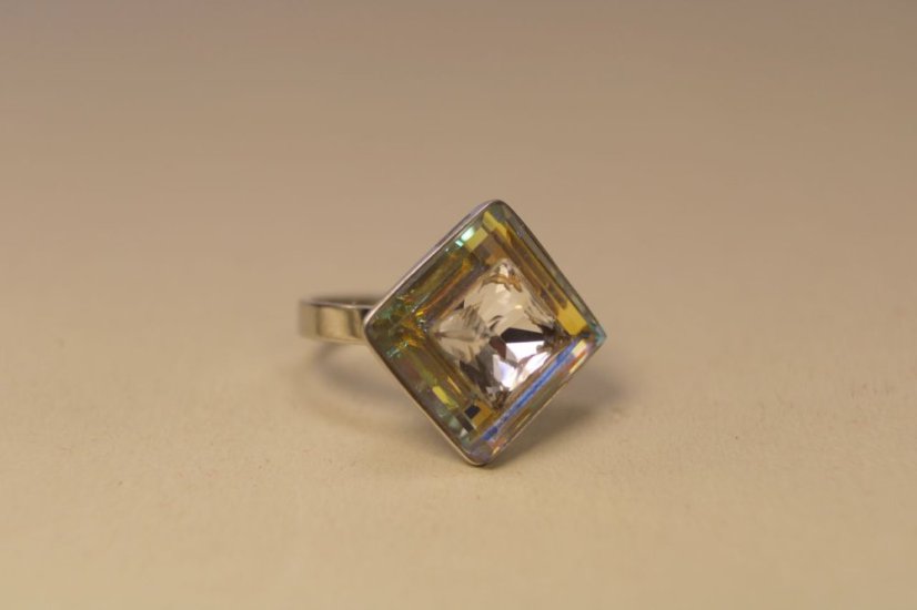 Prsteň- štvorcový vzor- číry swarovski crystal- rhodiované striebro