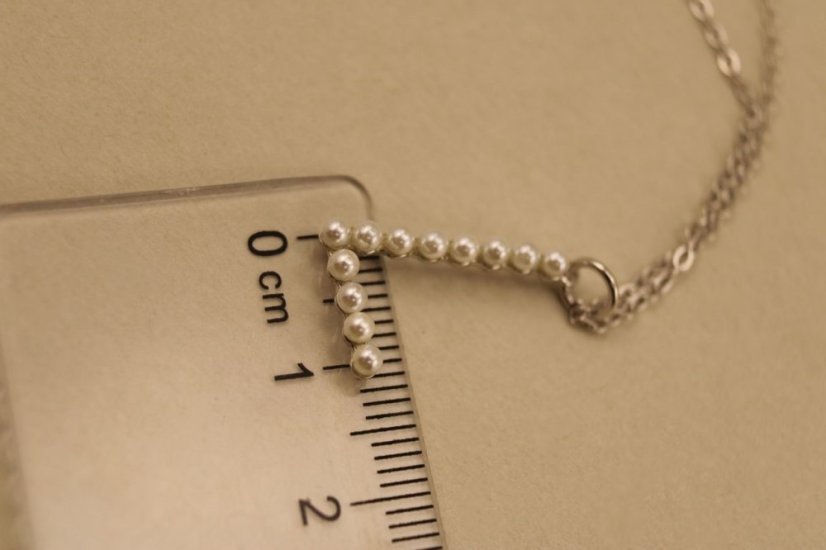 Retiazka- Celebritka- písmeno L- perličky- rhódiované striebro