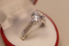 Prsteň- Swarovski kameň- zirkóny- biele zlato- 14 karátov