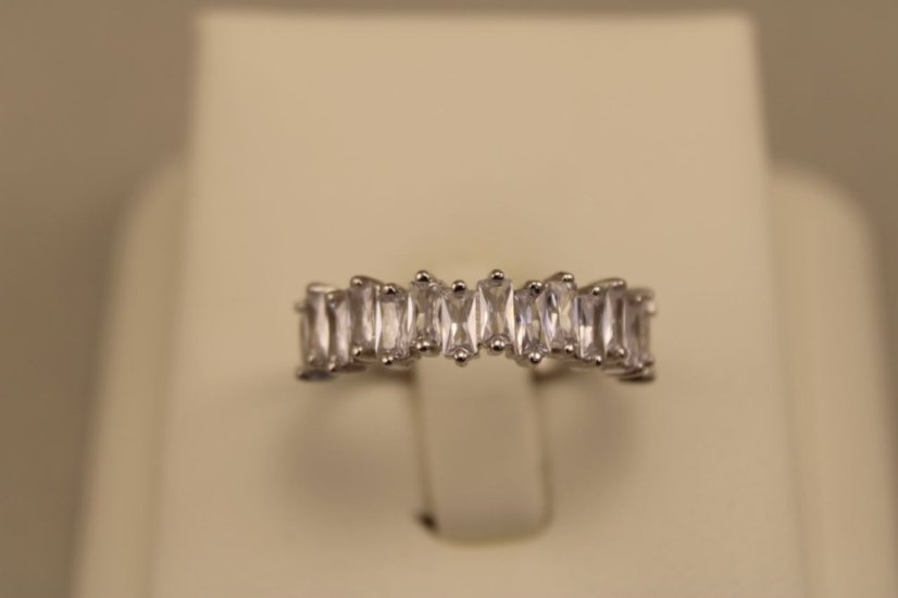 Strieborný prsteň číre obdĺžnikové zirkóny, ródium, veľkosť 56, 2,78g 925/1000