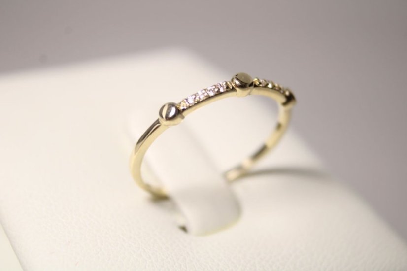 Diamantový prsteň zo žltého zlata 0,04 ct H/Si2, veľkosť 54, 1,04 g, 14 karátov 585/1000 - Farba zlata: Žltá, Druh kameňa: DIAMANT (BRILIANT), Farba kameňa: Biely, Veľkosť prsteňa: 54, Váha (g): 1,04, Rýdzosť: 14 karátov 585/1000