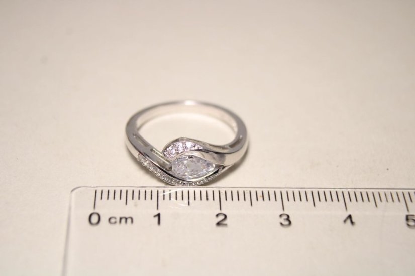 Strieborný rhódiovaný prsteň číry zirkón v zaoblených ramenách, veľkosť 54, 3,08g, 925/1000