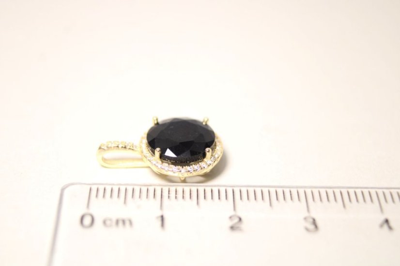 Pozlátený strieborný prívesok s lesklým čiernym zirkónom, číre zirkóny, 1,43 g, 925/1000 - Materiál: Pozlátené striebro, Druh kameňa: FAREBNÝ ZIRKÓN, Farba kameňa: Čierny, Váha (g): 1,43, Rýdzosť: STRIEBRO 925/1000
