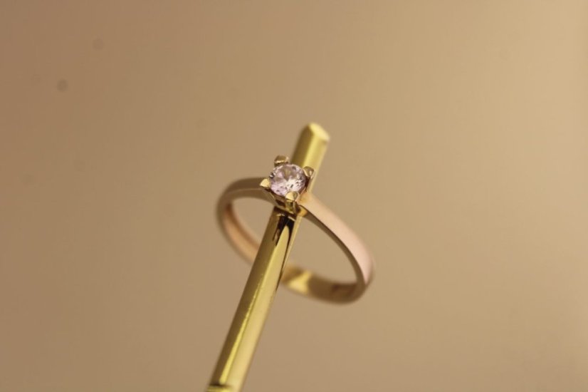 Zlatý prsteň  -  Centrálny kameň - Číry zirkón - Žlté zlato - 14k