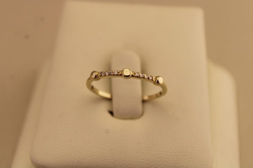 Prsteň- diamanty- 0,04 ct- H/Si2- žlté zlato- 14 karátov - Farba zlata: Žltá, Druh kameňa: DIAMANT (BRILIANT), Farba kameňa: Biely, Veľkosť prsteňa: 54, Váha (g): 1,04, Rýdzosť: 14 karátov 585/1000
