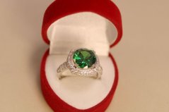 Strieborný prsteň so swarovski crystals zelenej farby, striebro, veľkosť 54, 5,28g, 925/1000