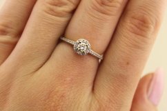 Prsteň-diamanty- centrálny briliant- žlté zlato- 14 karátov