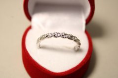 Prsteň-prepletaná obruč- číre zirkóny- rhódiované striebro