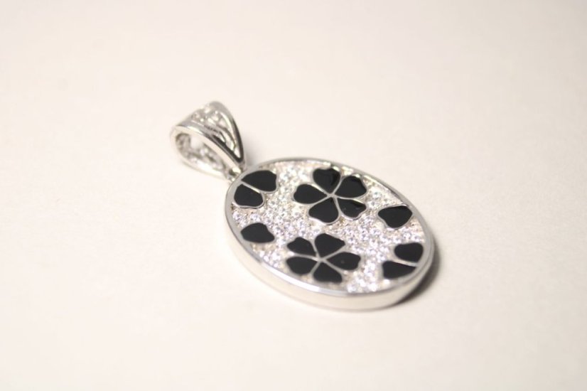 Strieborný prívesok ovál s kvetmi , čierny smalt a číre zirkóny, rhodium, 4,57 g, 925/1000