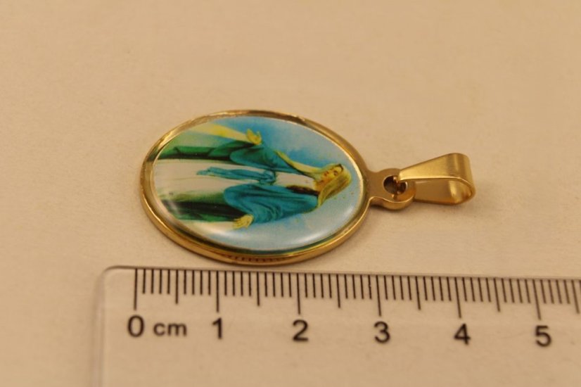 Prívesok-farebná Panna Mária- pozlátená chirurgická oceľ