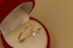 Prsteň- písmeno B- číre zirkóny- pozlátená oceľ- 316/L