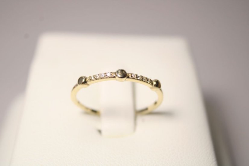 Diamantový prsteň zo žltého zlata 0,04 ct H/Si2, veľkosť 54, 1,04 g, 14 karátov 585/1000 - Farba zlata: Žltá, Druh kameňa: DIAMANT (BRILIANT), Farba kameňa: Biely, Veľkosť prsteňa: 54, Váha (g): 1,04, Rýdzosť: 14 karátov 585/1000