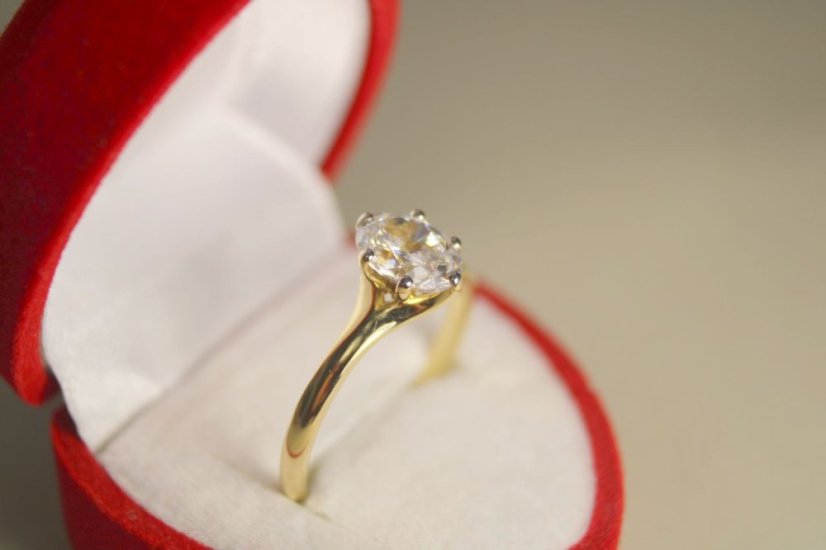 Prsteň-číry kameň-kombinované zlato-14K