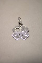 Prívesok- vyrezávaný štvorlístok-gravír- biele zlato- 14 karátov