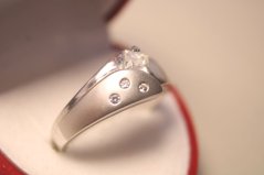Zlatý prsteň z bieleho zlata číre zirkóny, veľkosť 61, 4,45 g, 14 karátov, 585/1000