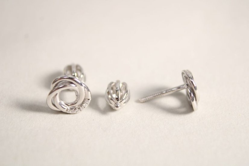 Zlaté náušnice s diamantmi 0,02 ct G-H/Si, biele zlato, šrúbky, 1,45 g, 14K 585/1000