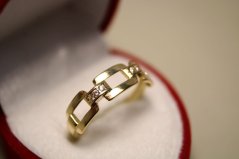 Zlatý prsteň s retiazkovým vzorom, žlté zlato, číre zirkóny, veľkosť 55, 1,53g, 14 karátov, 585/1000