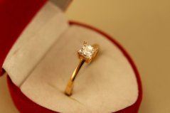 Zlatý prsteň, rúžové zlato, číry zirkón, veľkosť 50 1,73 g 14k 585/1000