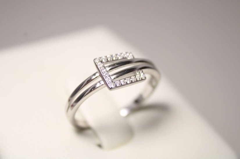 Strieborný prsteň s čírymi zirkónmi, rhodium, veľkosť 54, 1,56 g, 925/1000