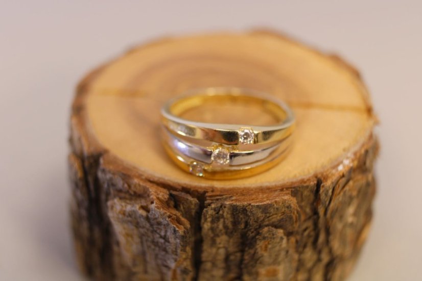 Kombinovaný zlatý prsteň, viacfarebné zlato, zirkóny, veľkosť 55, 2,69 g , 14k, 585/1000 - Materiál: Zlato, Farba zlata: Viacfarebné zlato, Druh kameňa: ZIRKÓN, Farba kameňa: Číry, Veľkosť prsteňa: 55, Váha (g): 2,69, Rýdzosť: 14 karátov 585/1000