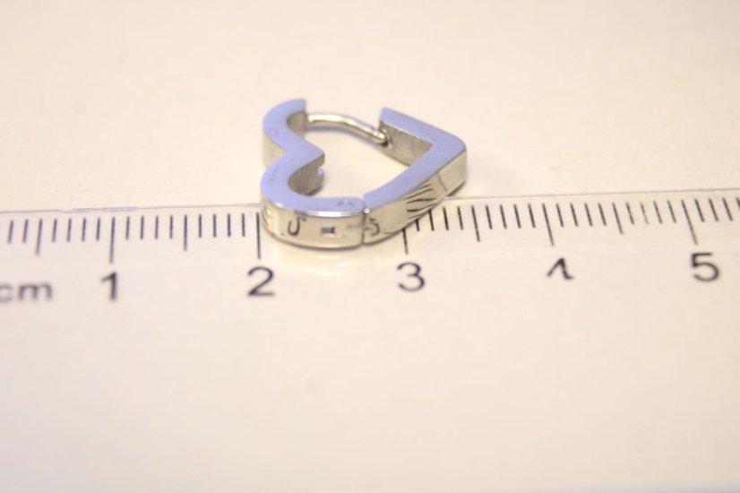 Náušnice- srdcia- zacvakávacie- chirurgická oceľ