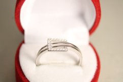 Strieborný prsteň s čírymi zirkónmi, rhodium, veľkosť 54, 1,56 g, 925/1000