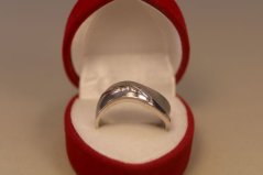 Prsteň- osadené číre zirkóny- biele zlato- 14 karátov