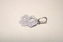 Prívesok- vyrezávaný štvorlístok-gravír- biele zlato- 14 karátov