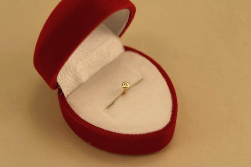 Piercing do nosa- číry briliant- 0,01 ct- žlté zlato- 14 karátov
