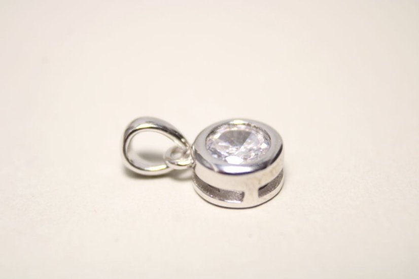 Minimalistický strieborný prívesok s čírym zirkónom, rhodium, 1,09 g, 925/1000