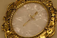 Prívesok - kríž s telom Ježiša - viacfarebné zlato - 14K