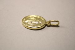 Pozlatený strieborný prívesok medailón s Pannou Máriou 2,26g, 925/1000