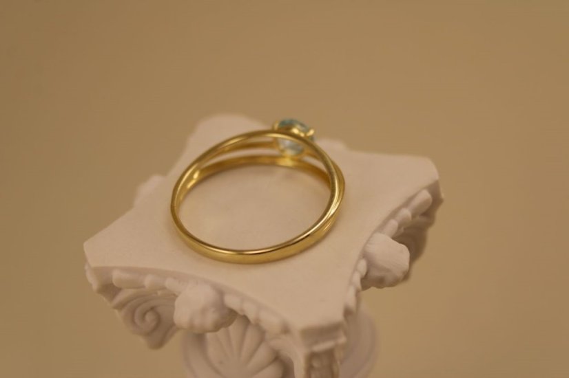 Prsteň- modrý prírodný Topás- žlté zlato- 14 karátov