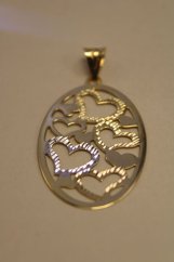 Prívesok- ovalný tvar so srdiečkami-kombinované zlato-14 karátov