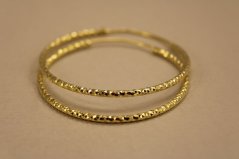 Náušnice-kruhy-gravírované-pozlátené striebro