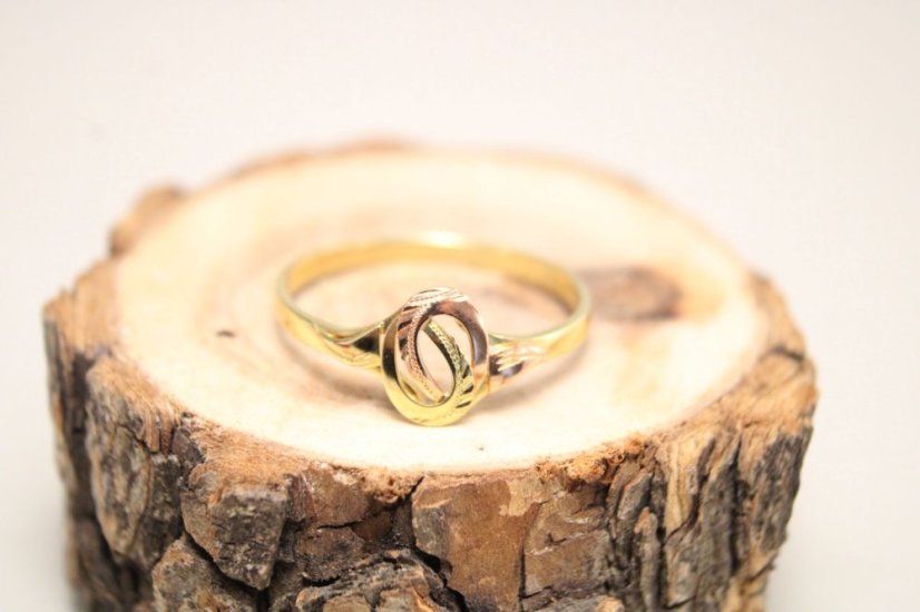 Prsteň- kombinované zlato-gravír-14 karátov